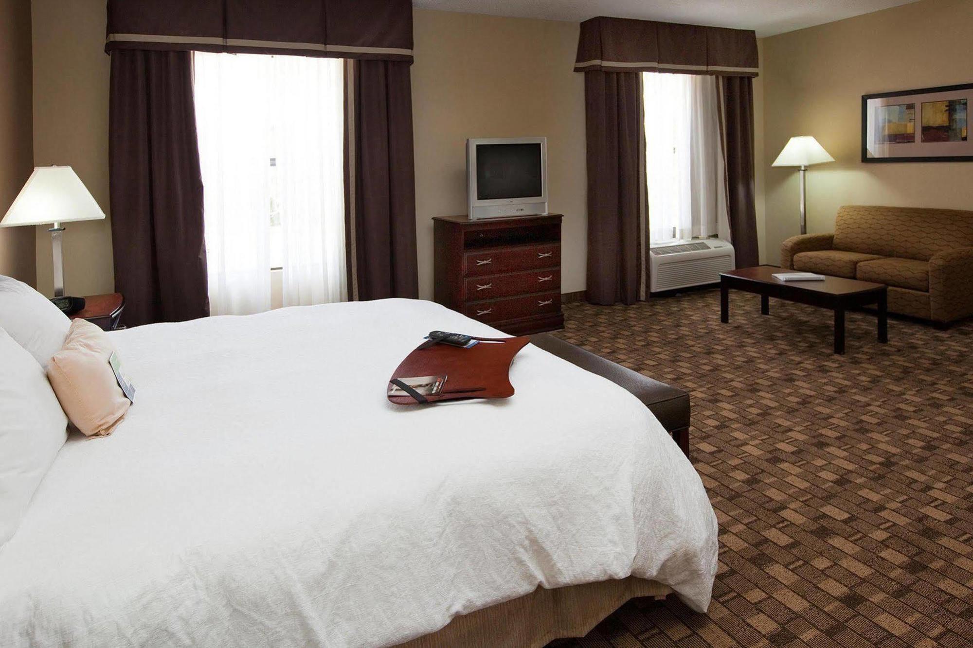 Hampton Inn & Suites Burlington Pokoj fotografie